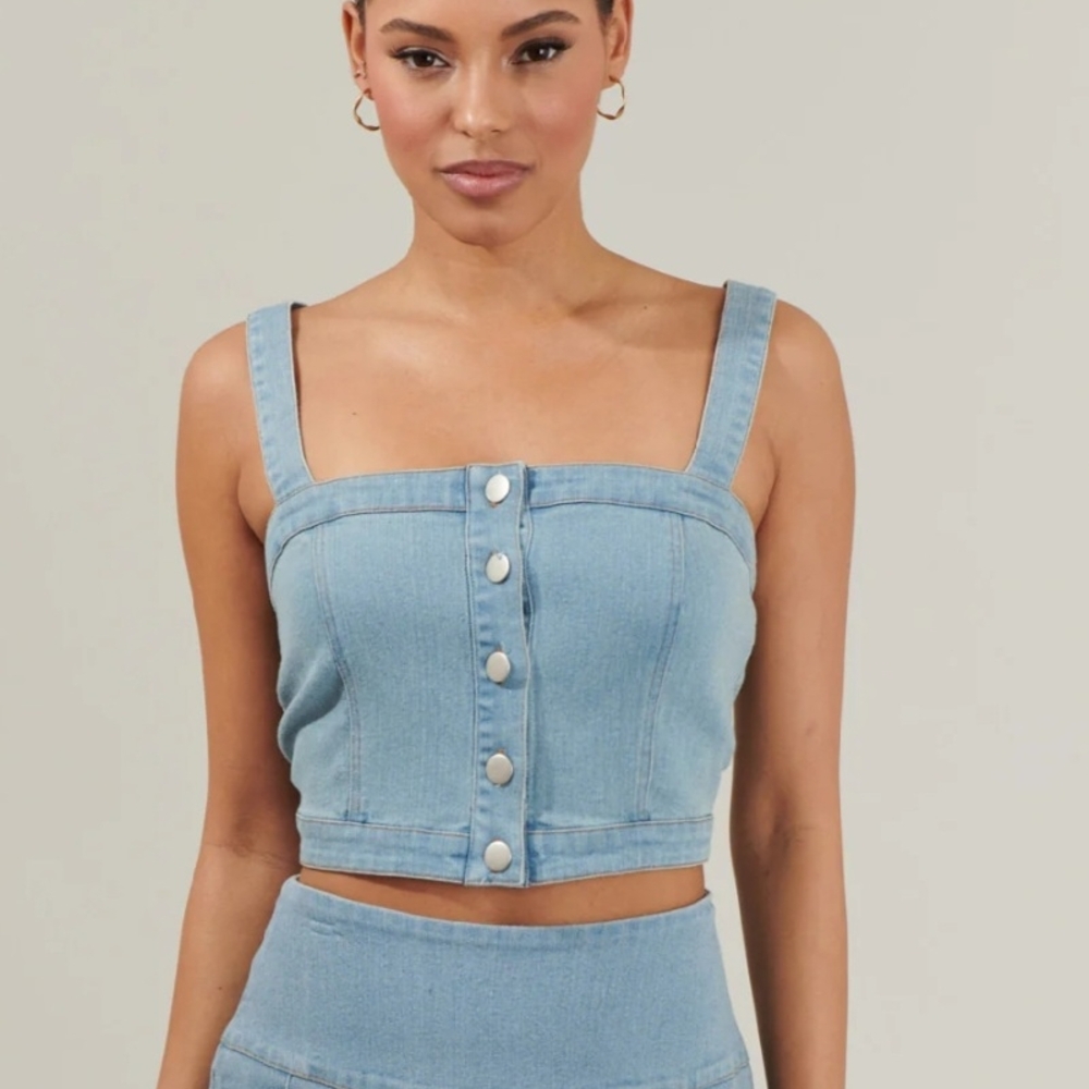 NWT Sugarlips Sky‎ Blue Denim Buttoned Top